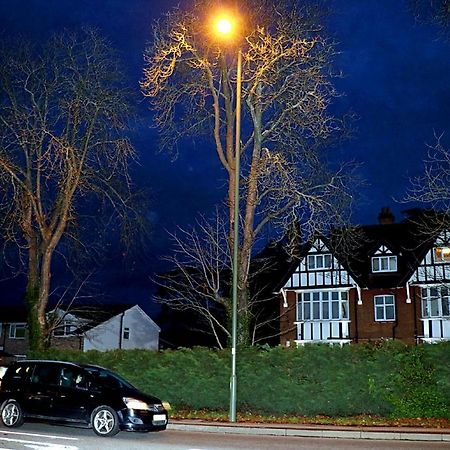 Gatwick Inn Horley Bagian luar foto