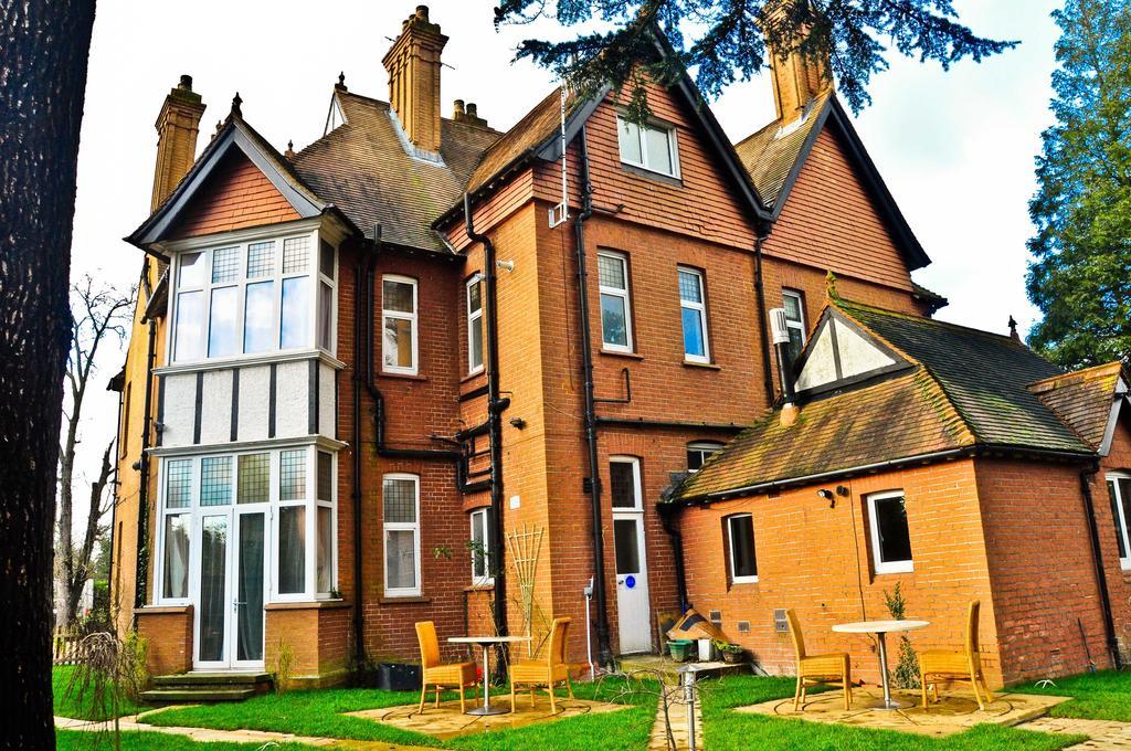 Gatwick Inn Horley Bagian luar foto