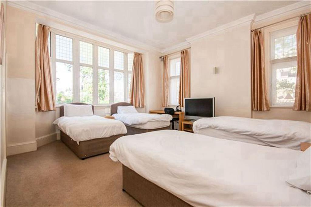 Gatwick Inn Horley Bagian luar foto