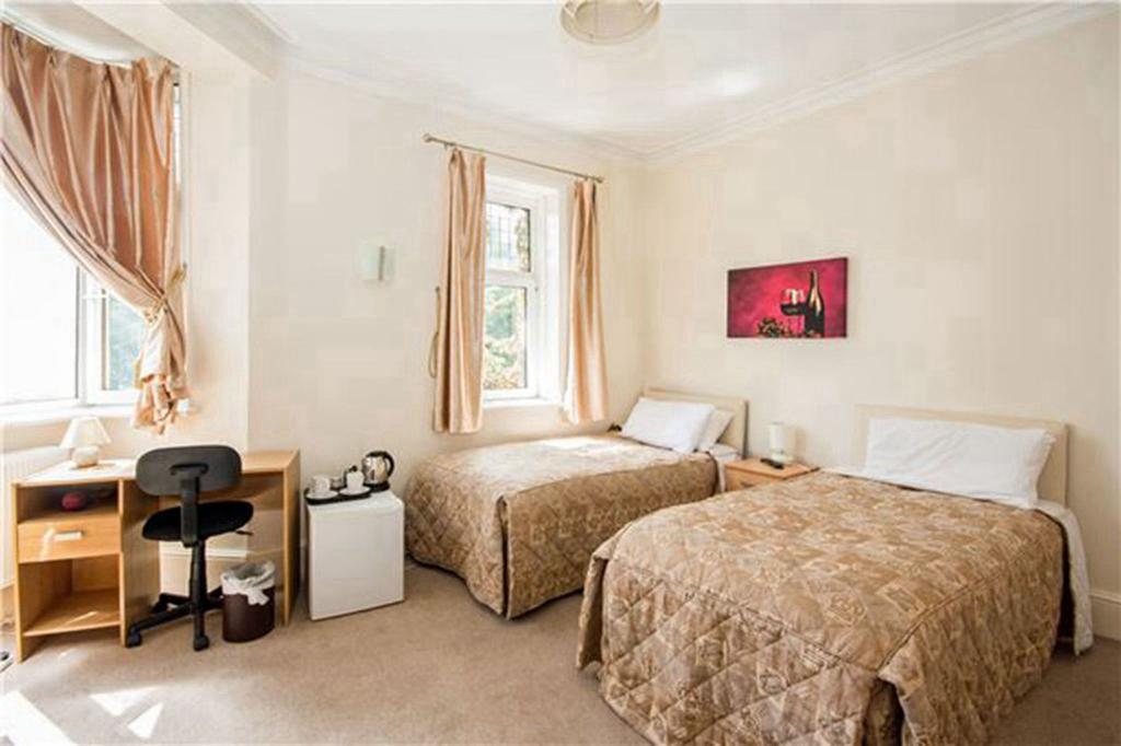 Gatwick Inn Horley Bagian luar foto