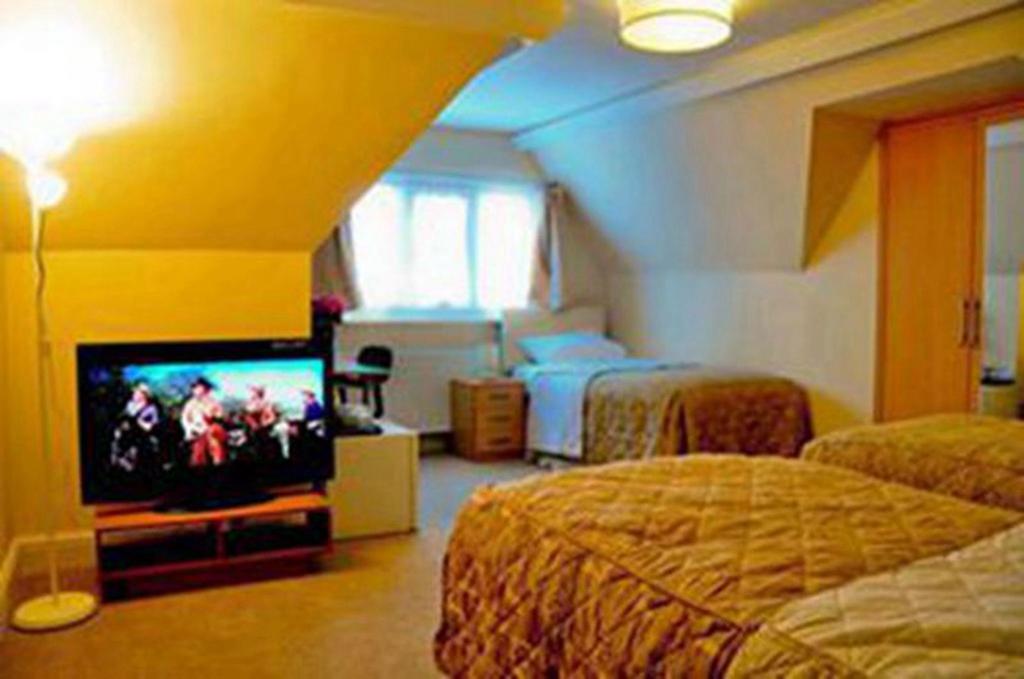 Gatwick Inn Horley Bagian luar foto