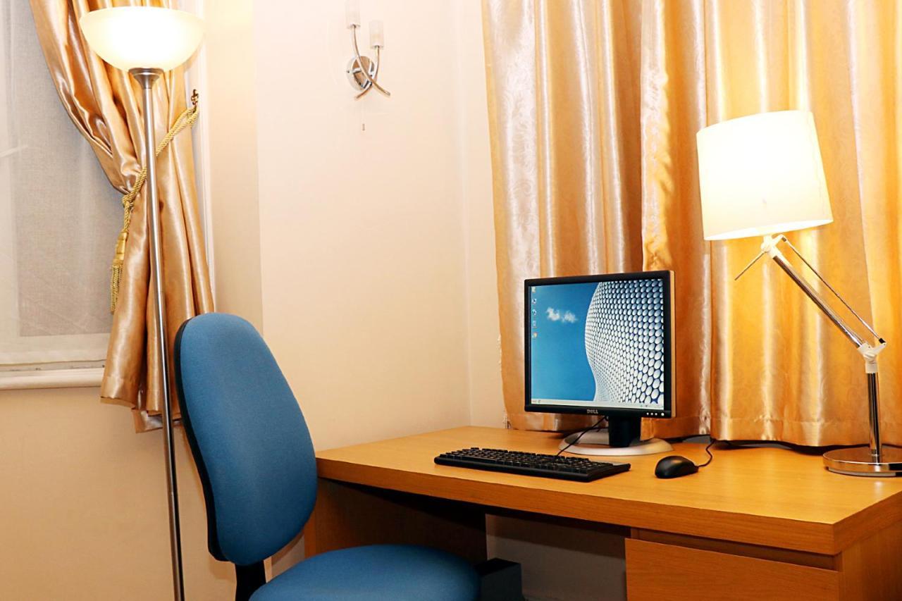 Gatwick Inn Horley Bagian luar foto