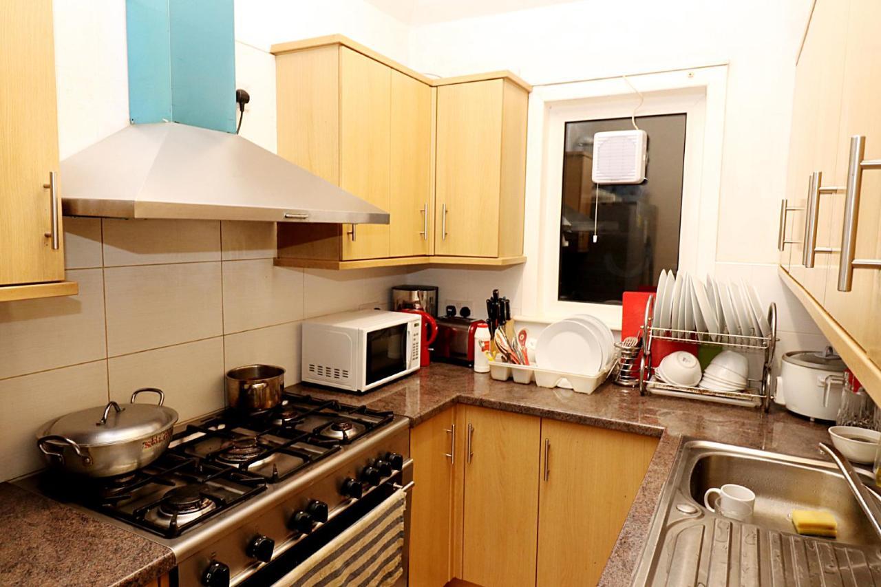 Gatwick Inn Horley Bagian luar foto