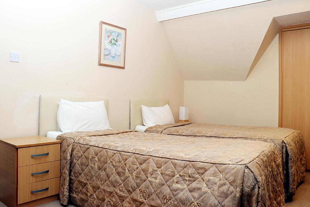 Gatwick Inn Horley Bagian luar foto