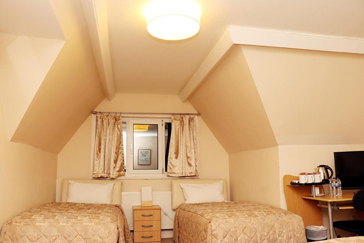 Gatwick Inn Horley Bagian luar foto