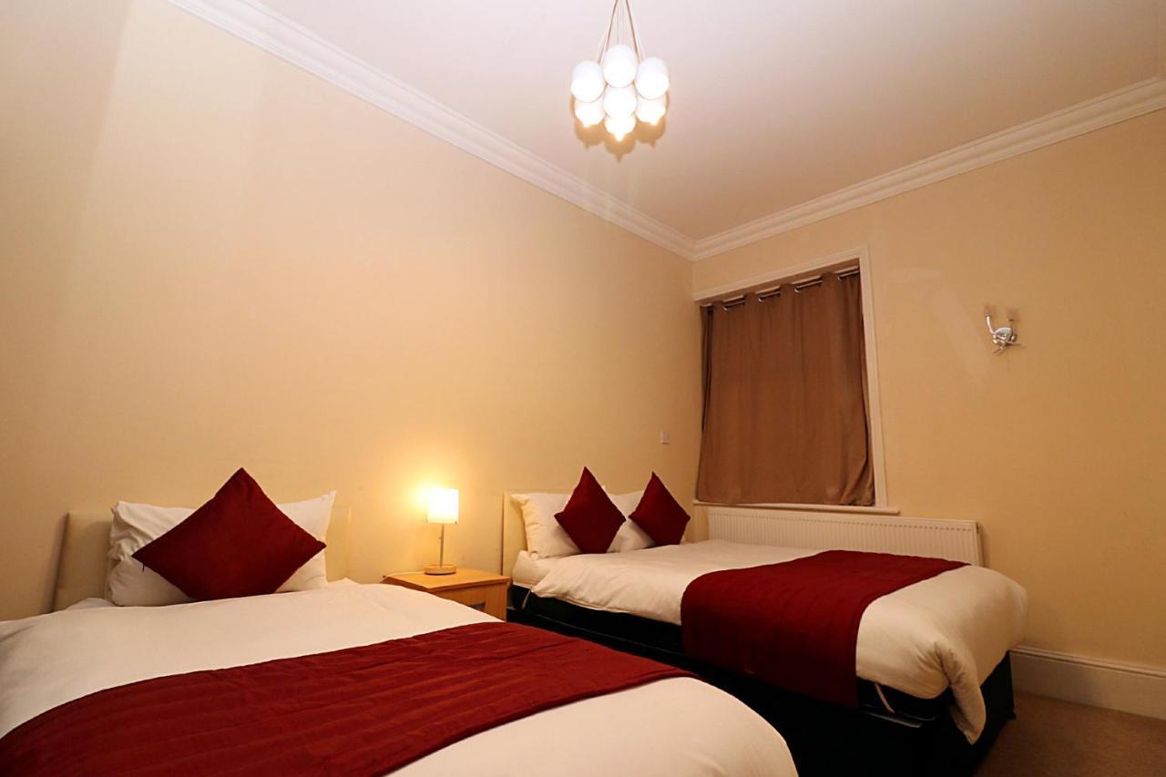 Gatwick Inn Horley Bagian luar foto