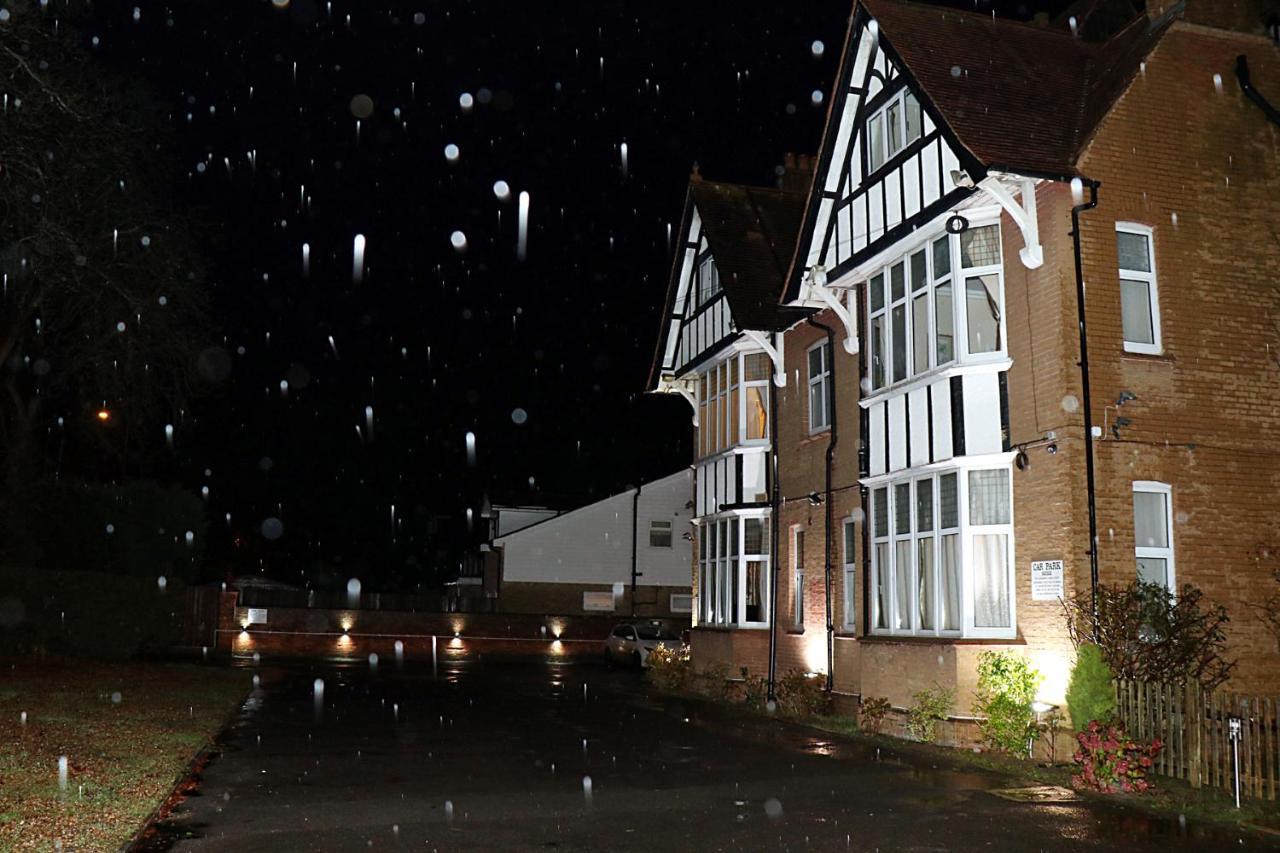 Gatwick Inn Horley Bagian luar foto