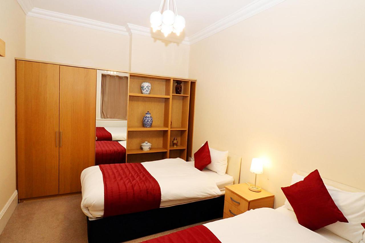 Gatwick Inn Horley Bagian luar foto