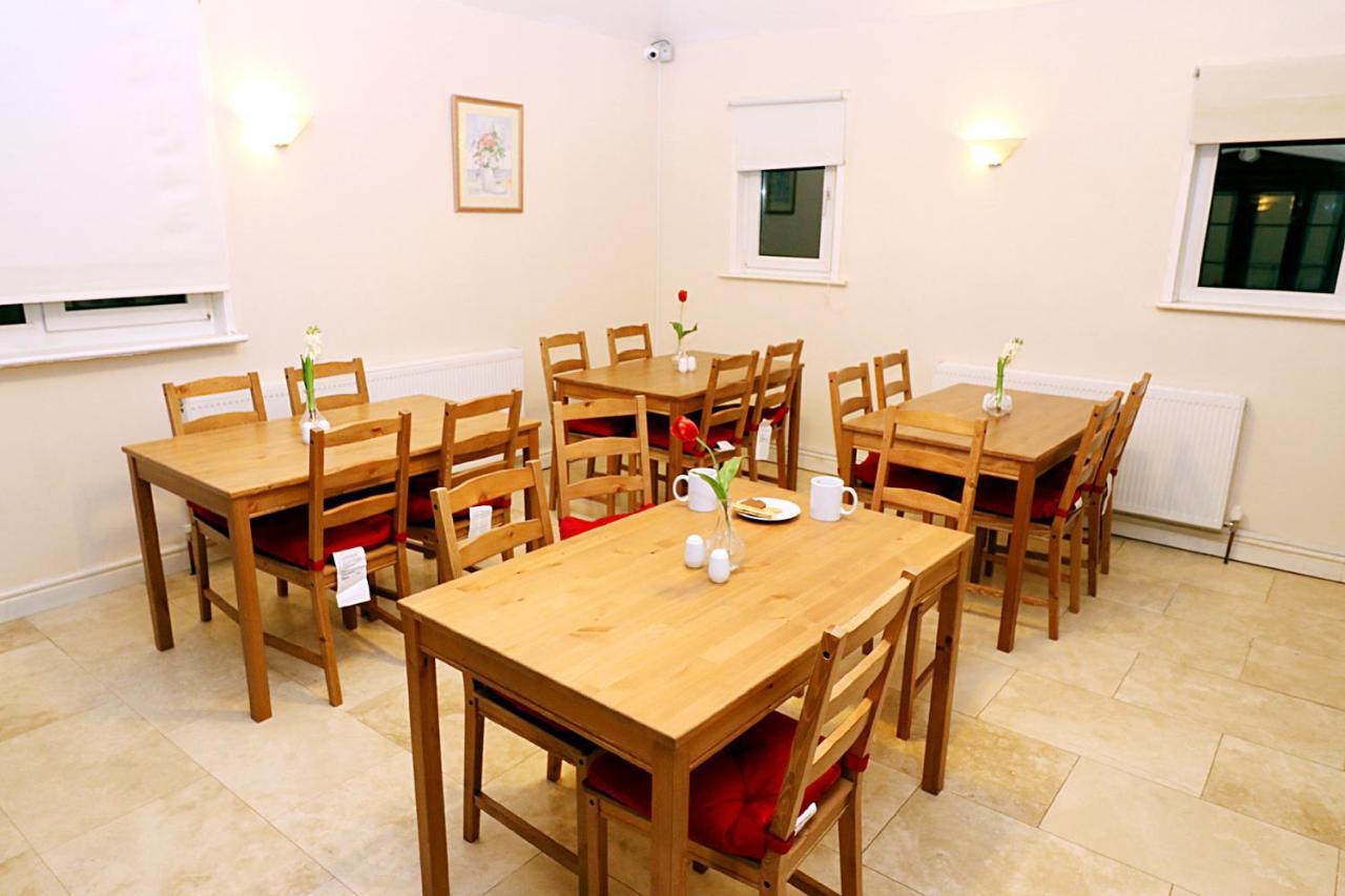 Gatwick Inn Horley Bagian luar foto