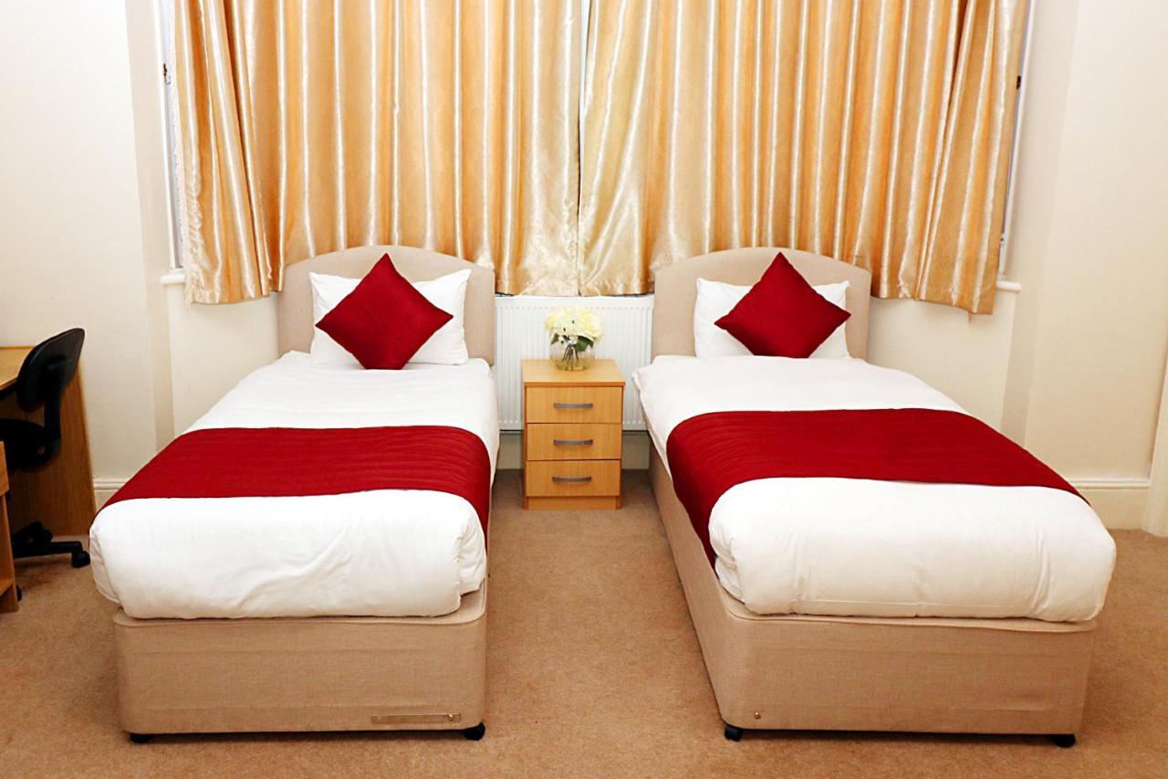 Gatwick Inn Horley Bagian luar foto