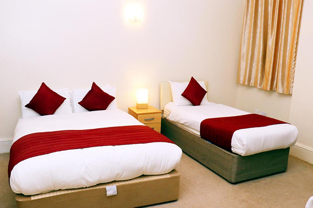 Gatwick Inn Horley Bagian luar foto