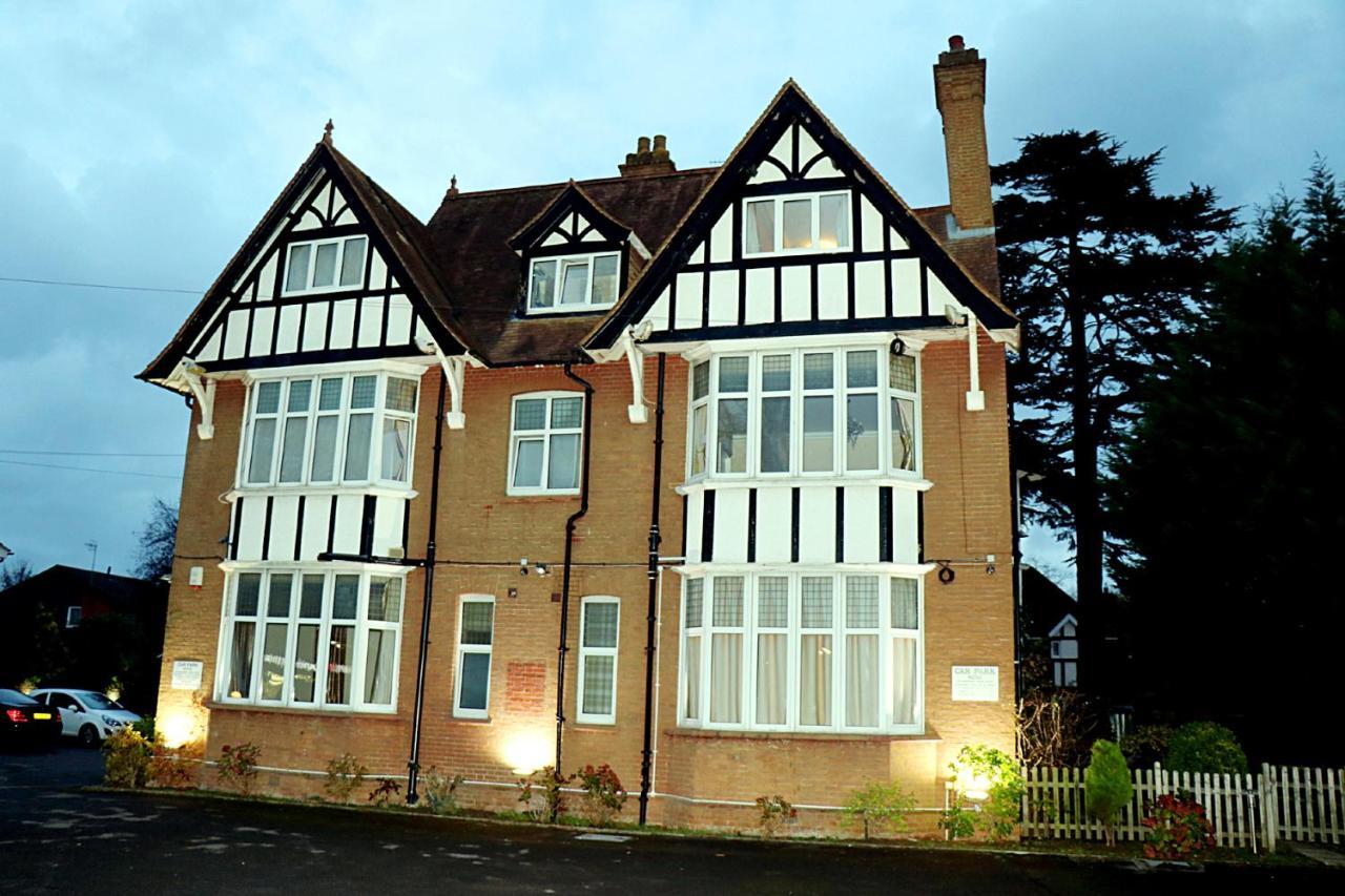 Gatwick Inn Horley Bagian luar foto