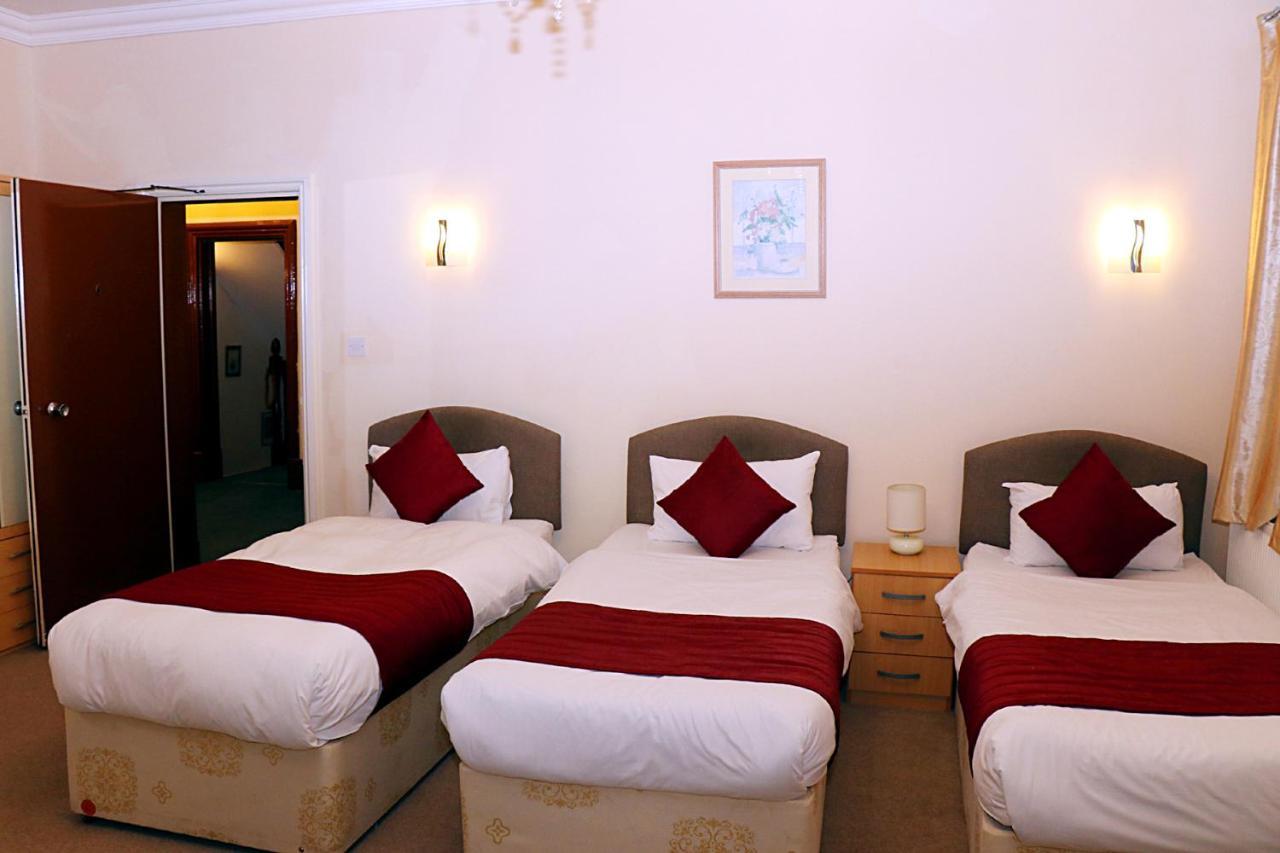 Gatwick Inn Horley Bagian luar foto