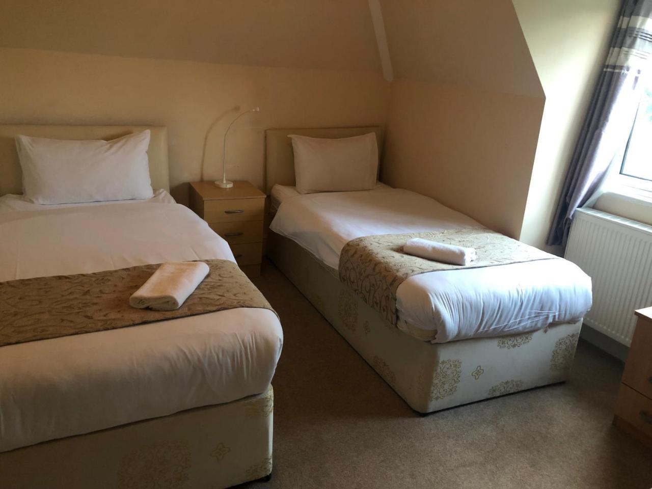 Gatwick Inn Horley Bagian luar foto