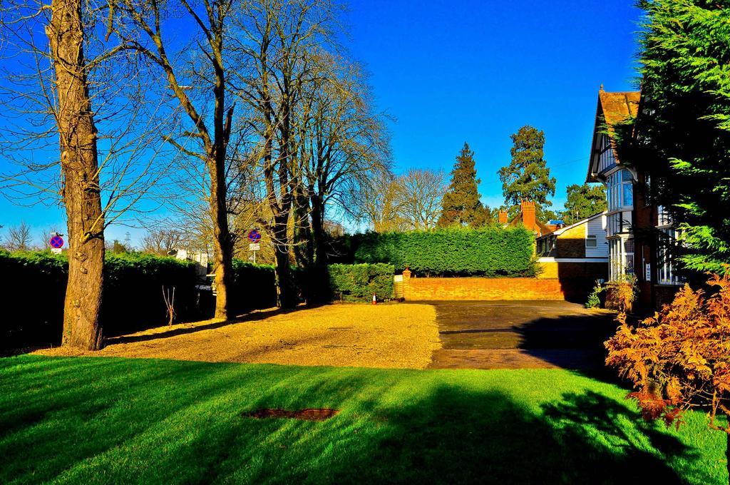 Gatwick Inn Horley Bagian luar foto