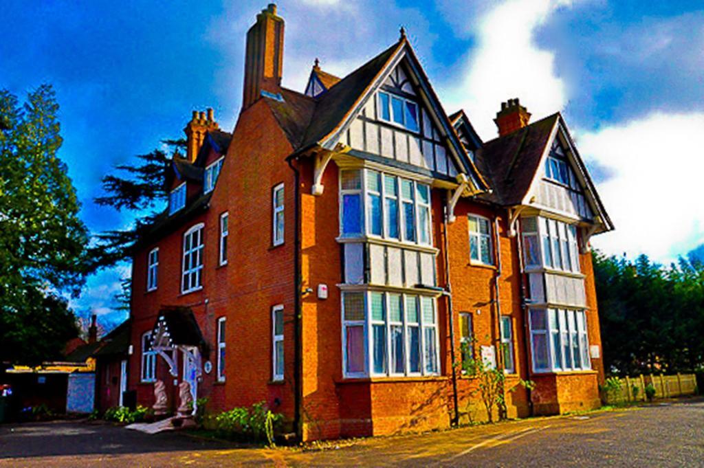 Gatwick Inn Horley Bagian luar foto